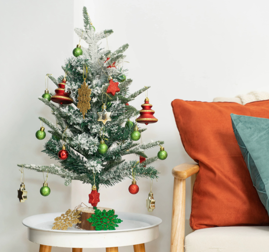 Xu hướng trang trí cây thông Noel để bàn vừa tiết kiệm, vừa ấn tượng năm 2021 - Ảnh 8. Xu hướng trang trí cây thông Noel để bàn vừa tiết kiệm, vừa ấn tượng năm 2021 - Ảnh 8.