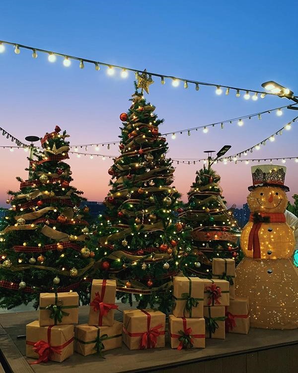Những quán cafe trang trí Noel ở Hà Nội cho các tín đồ sống ảo - Ảnh 10. Những quán cafe trang trí Noel ở Hà Nội cho các tín đồ sống ảo - Ảnh 10.