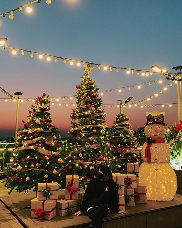 Những quán cafe trang trí Noel ở Hà Nội cho các tín đồ sống ảo - Ảnh 9. Những quán cafe trang trí Noel ở Hà Nội cho các tín đồ sống ảo - Ảnh 9.