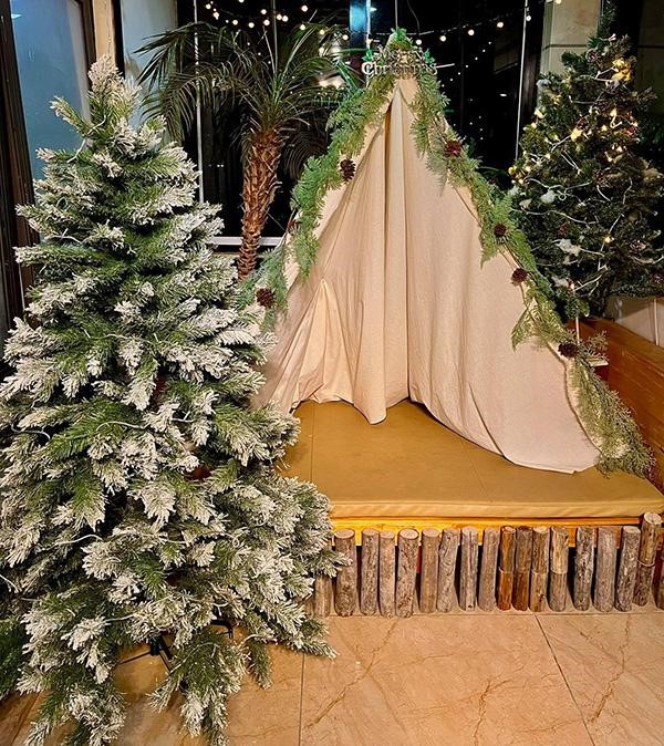Những quán cafe trang trí Noel ở Hà Nội cho các tín đồ sống ảo - Ảnh 4. Những quán cafe trang trí Noel ở Hà Nội cho các tín đồ sống ảo - Ảnh 4.