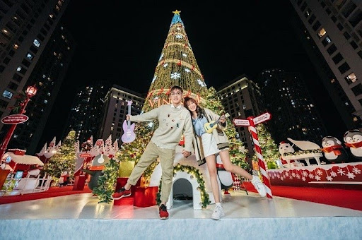 7 địa điểm chụp ảnh Noel ở Đà Nẵng đẹp không nên bỏ qua - Ảnh 2. 7 địa điểm chụp ảnh Noel ở Đà Nẵng đẹp không nên bỏ qua - Ảnh 2.