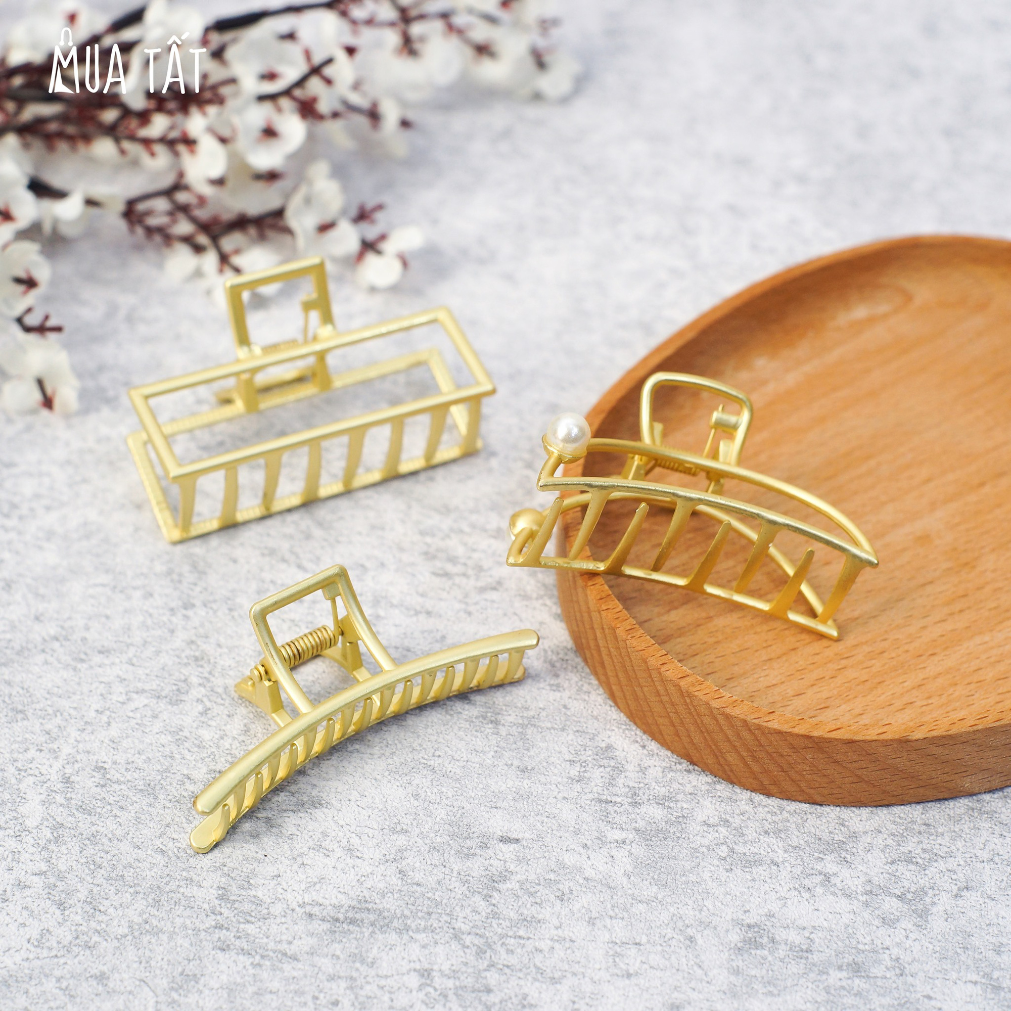 Mách bạn 3 kiểu tóc đẹp đi chơi Noel 2021 với kẹp càng cua đơn giản - Ảnh 14. Mách bạn 3 kiểu tóc đẹp đi chơi Noel 2021 với kẹp càng cua đơn giản - Ảnh 14.