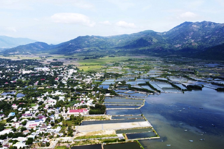 Cam Lâm, Khánh Hòa xây dựng quy hoạch hướng tới mục tiêu thành 'đô thị sân bay' - Ảnh 1. Cam Lâm, Khánh Hòa xây dựng quy hoạch hướng tới mục tiêu thành 'đô thị sân bay' - Ảnh 1.