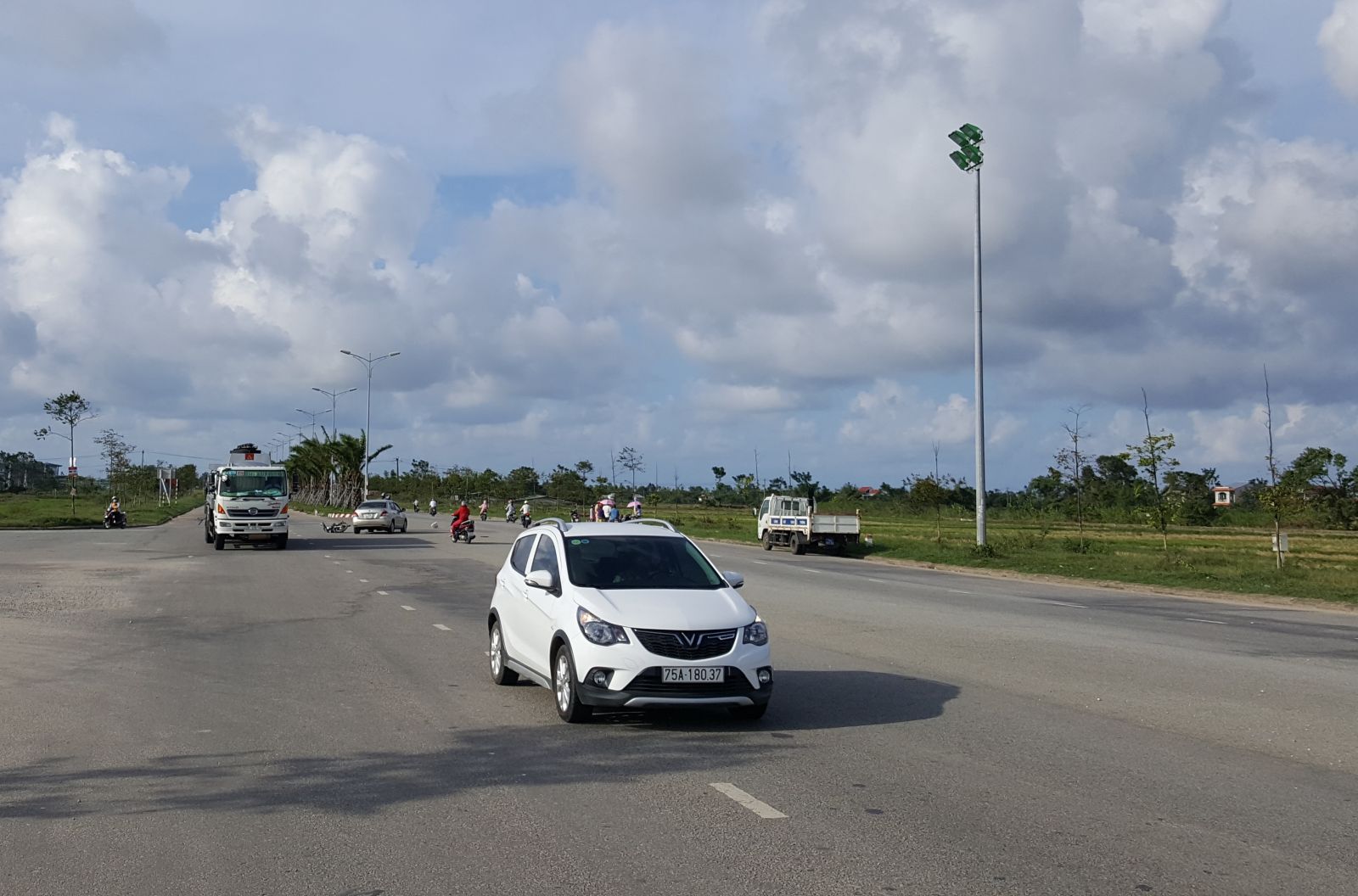 Chưa thể cân đối vốn mở rộng nhiều tuyến quốc lộ trên cả nước - Ảnh 1. Chưa thể cân đối vốn mở rộng nhiều tuyến quốc lộ trên cả nước - Ảnh 1.