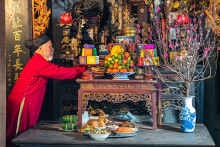 Cách lau dọn bàn thờ ngày Tết và các điều cần lưu ý