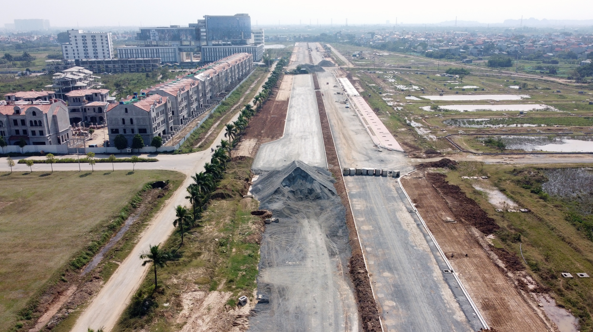 Toàn cảnh 6 tuyến đường đang xây dựng giúp Hoài Đức thêm tiêu chí lên quận - Ảnh 25. Toàn cảnh 6 tuyến đường đang xây dựng giúp Hoài Đức thêm tiêu chí lên quận - Ảnh 25.