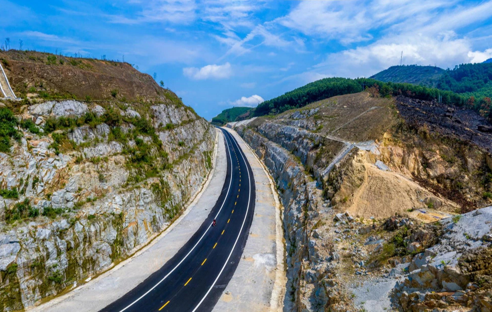 Khẩn trương hoàn thiện thủ tục đầu tư cao tốc Bắc - Nam đoạn Hòa Liên - Túy Loan - Ảnh 1. Khẩn trương hoàn thiện thủ tục đầu tư cao tốc Bắc - Nam đoạn Hòa Liên - Túy Loan - Ảnh 1.