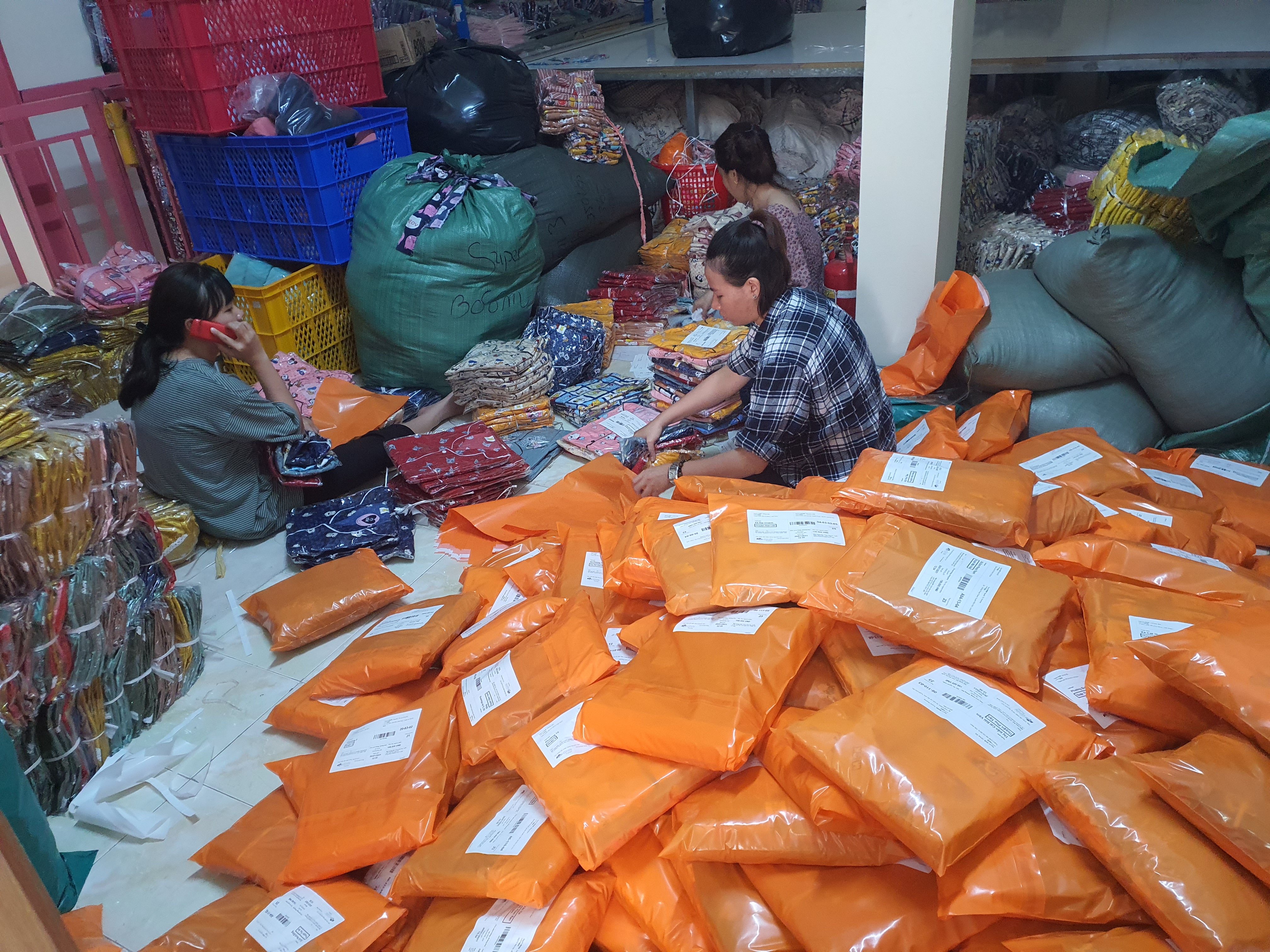 Sôi động kinh doanh online mùa Tết, hàng thời trang tiêu dùng được ưa chuộng mạnh - Ảnh 3.