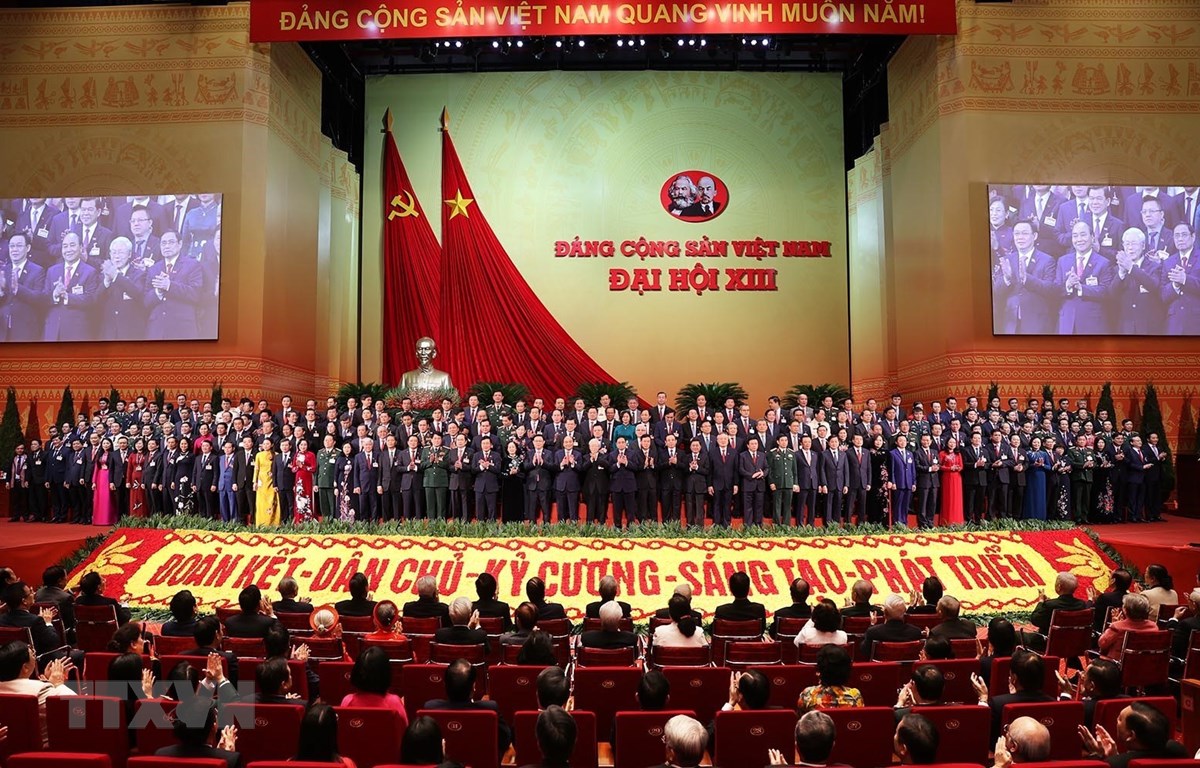 Ra mắt Ban Chấp hành Trung ương Đảng khóa XIII - Ảnh 1. Ra mắt Ban Chấp hành Trung ương Đảng khóa XIII - Ảnh 1.