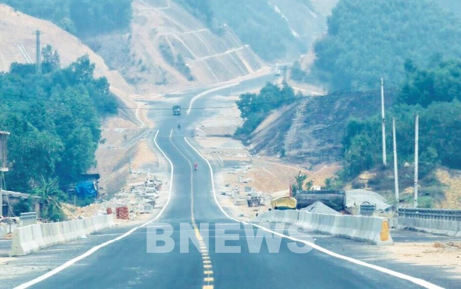 Sắp đưa vào khai thác 66 km cao tốc La Sơn – Tuý Loan - Ảnh 4. Sắp đưa vào khai thác 66 km cao tốc La Sơn – Tuý Loan - Ảnh 4.
