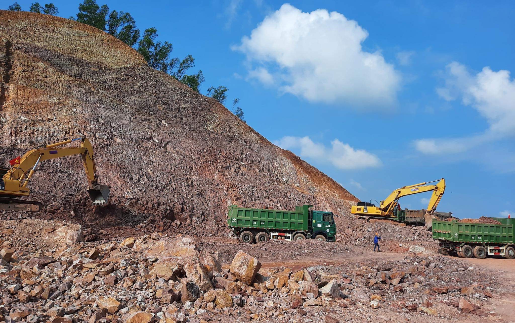 Giải phóng mặt bằng Cao tốc Cam Lộ - La Sơn đạt hơn 99% kế hoạch - Ảnh 1. Giải phóng mặt bằng Cao tốc Cam Lộ - La Sơn đạt hơn 99% kế hoạch - Ảnh 1.