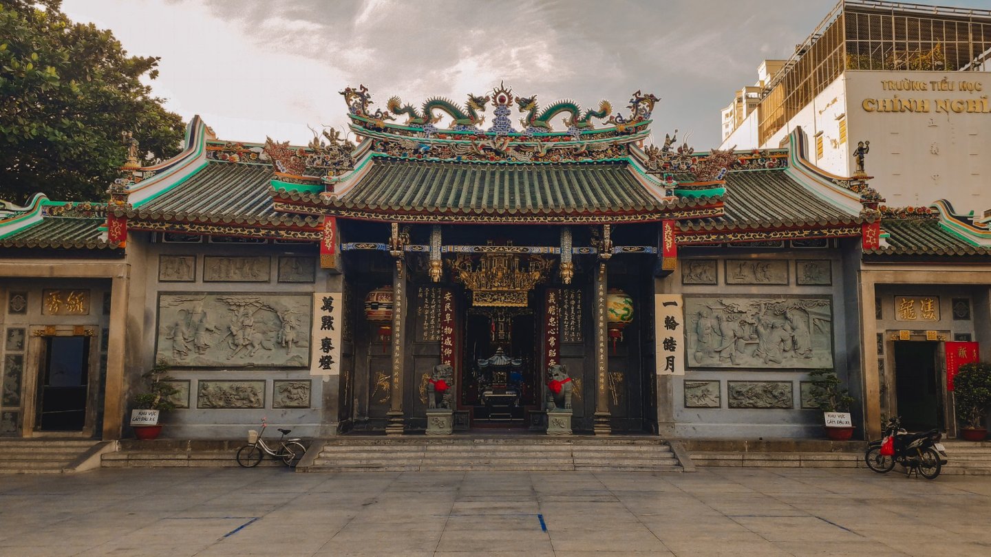 Đi chùa ngày vía Thần Tài: Gợi ý 5 địa điểm tâm linh nổi tiếng tại TP HCM  - Ảnh 2.