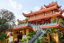 Đi chùa ngày vía Thần Tài: Gợi ý 5 địa điểm tâm linh nổi tiếng tại TP HCM