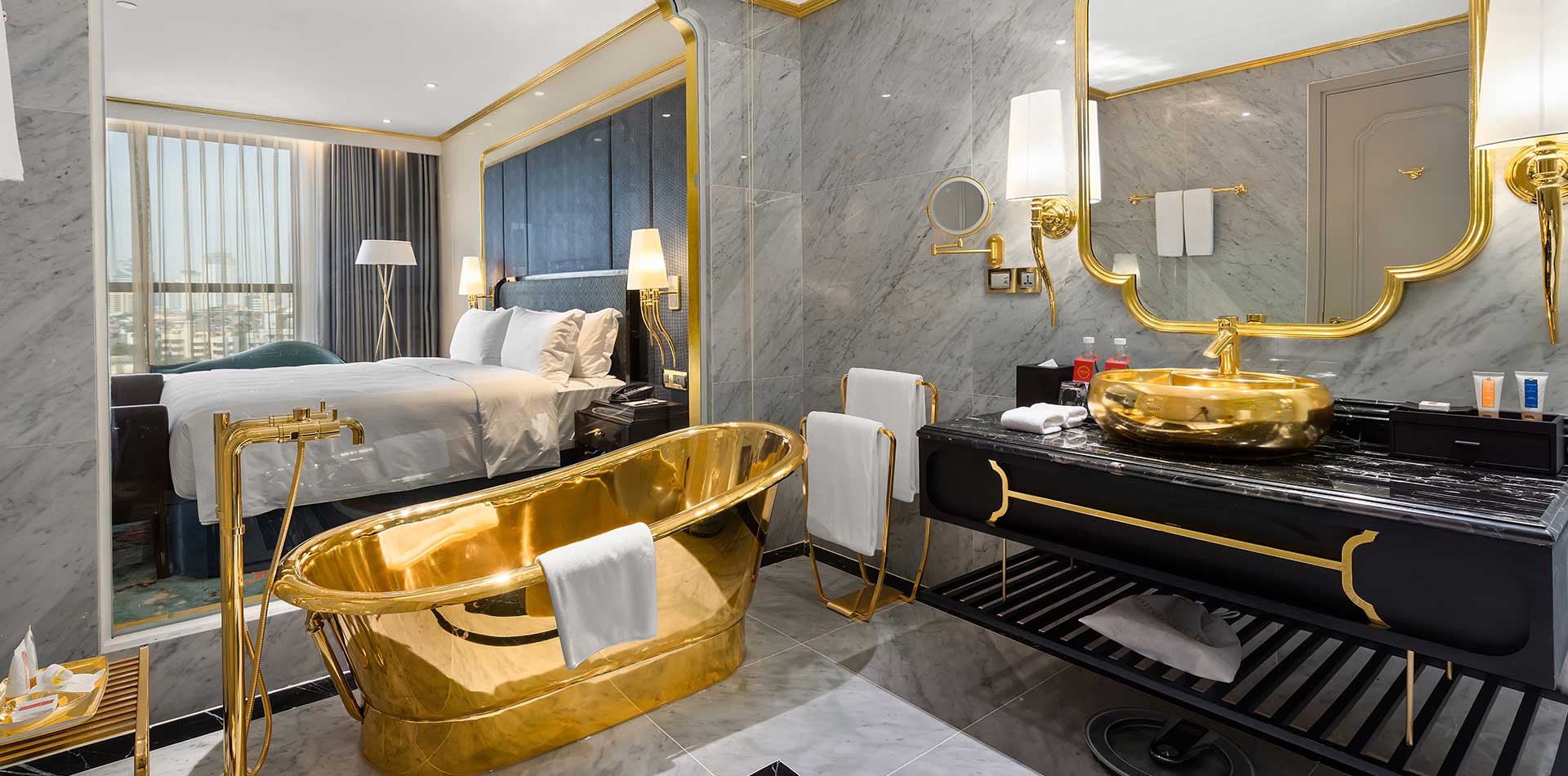 Những bất động sản dát vàng hàng trăm tỷ đồng - Ảnh 2. Những bất động sản dát vàng hàng trăm tỷ đồng - Ảnh 2.