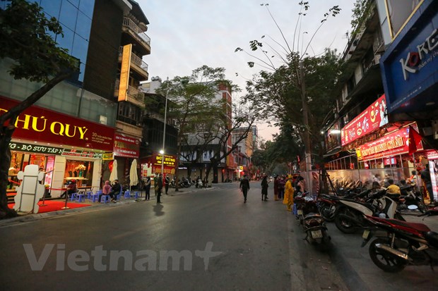 'Phố vàng' ở Thủ đô kém sắc hơn mọi năm trong ngày vía Thần Tài 2021 - Ảnh 1. 'Phố vàng' ở Thủ đô kém sắc hơn mọi năm trong ngày vía Thần Tài 2021 - Ảnh 1.