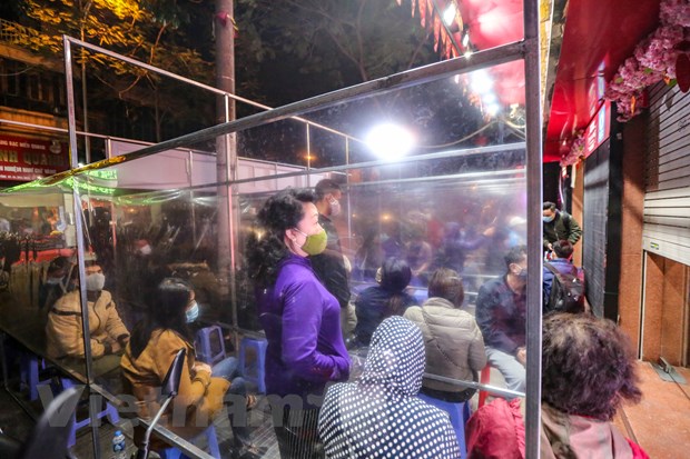 'Phố vàng' ở Thủ đô kém sắc hơn mọi năm trong ngày vía Thần Tài 2021 - Ảnh 4. 'Phố vàng' ở Thủ đô kém sắc hơn mọi năm trong ngày vía Thần Tài 2021 - Ảnh 4.