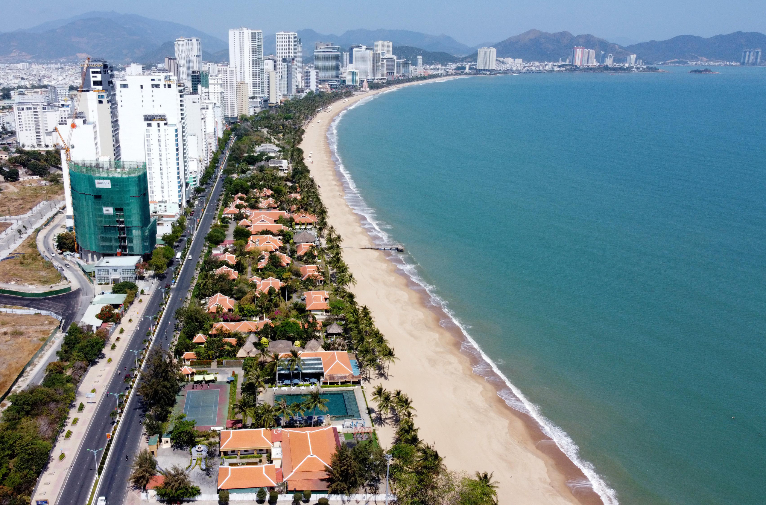 Khánh Hòa thu hồi 10.000 m2 mặt nước biển cho doanh nghiệp thuê để làm bãi tắm công cộng - Ảnh 1. Khánh Hòa thu hồi 10.000 m2 mặt nước biển cho doanh nghiệp thuê để làm bãi tắm công cộng - Ảnh 1.