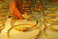 Dự báo giá vàng 25/2: Tiếp tục giảm theo thị trường thế giới?