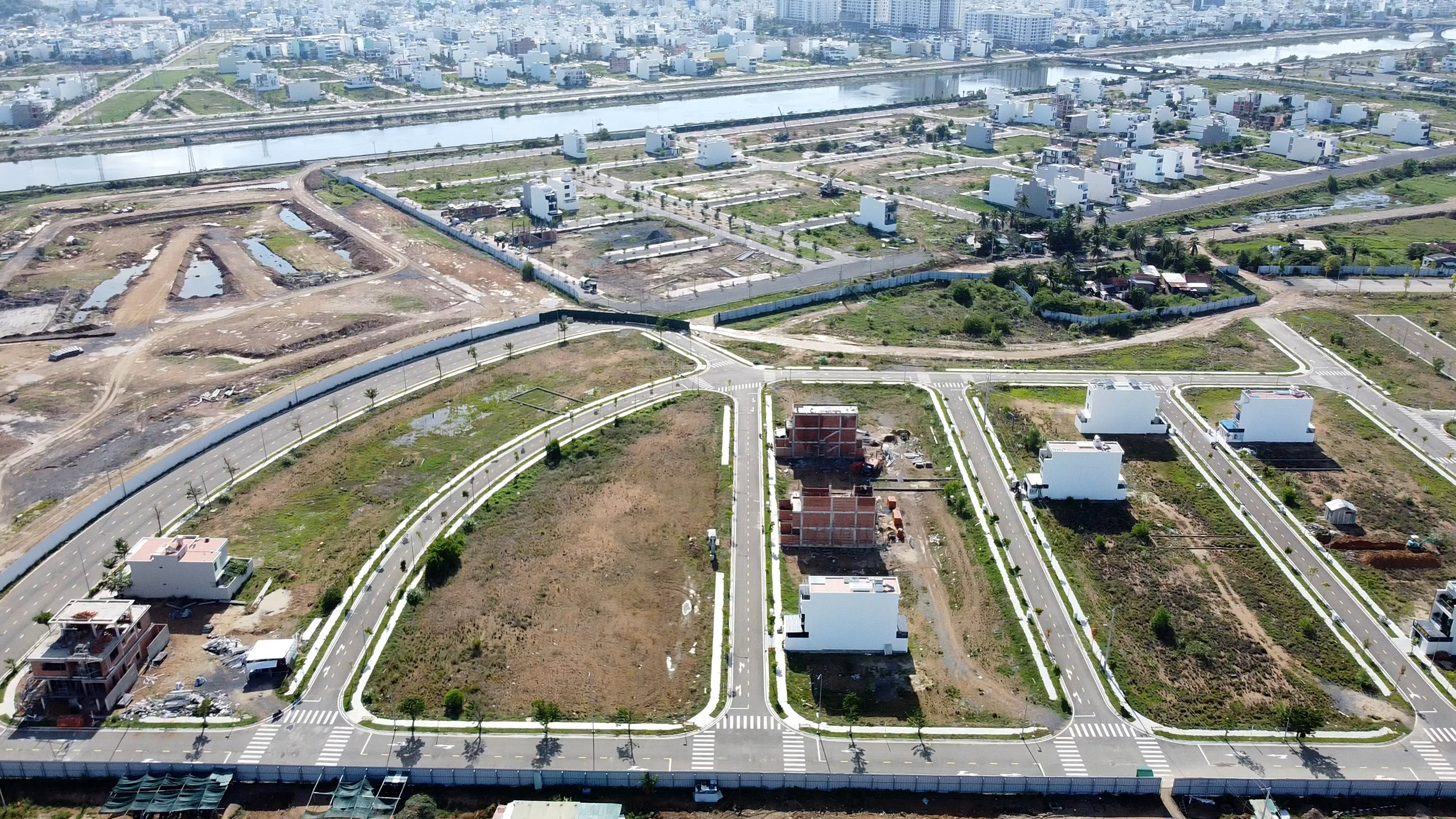 Nha Trang còn khoảng 11 ha đất sạch phát triển NƠXH nhưng nhà đầu tư chậm triển khai - Ảnh 4. Nha Trang còn khoảng 11 ha đất sạch phát triển NƠXH nhưng nhà đầu tư chậm triển khai - Ảnh 4.