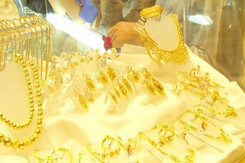 So sánh giá vàng hôm nay 26/2: SJC giảm thêm 250.000 đồng/lượng