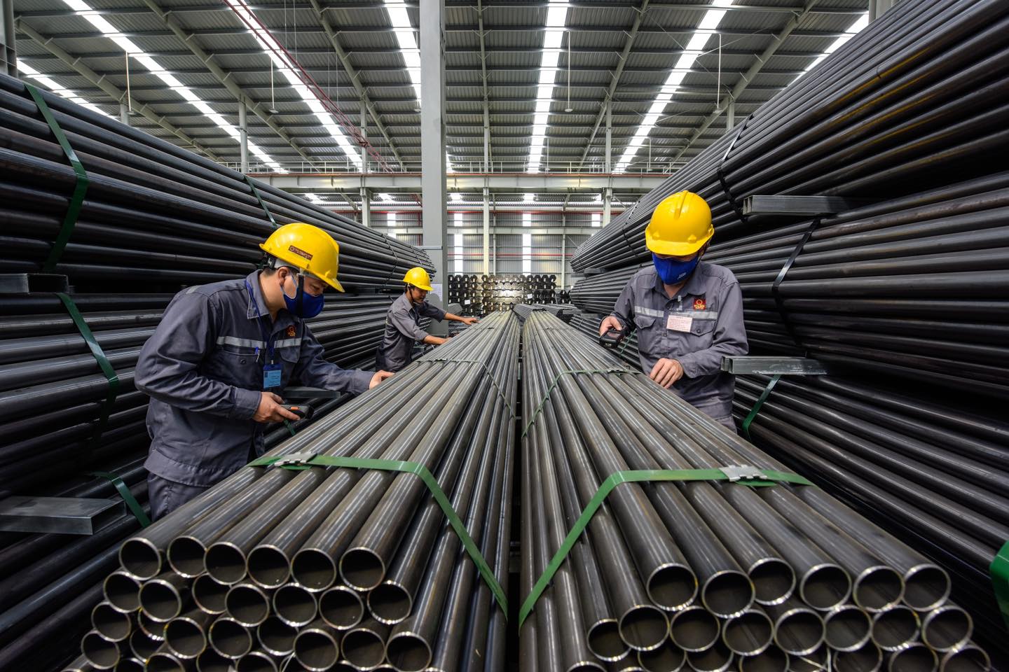 Hoa Sen vượt Hòa Phát về tiêu thụ ống thép - Ảnh 1. Hoa Sen vượt Hòa Phát về tiêu thụ ống thép - Ảnh 1.
