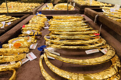 Giá vàng hôm nay 27/2: SJC giảm xuống mức thấp trong 8 tháng khi lợi suất trái phiếu tăng