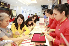 So sánh giá vàng hôm nay 27/2: Kéo dài chuỗi ngày giảm mạnh