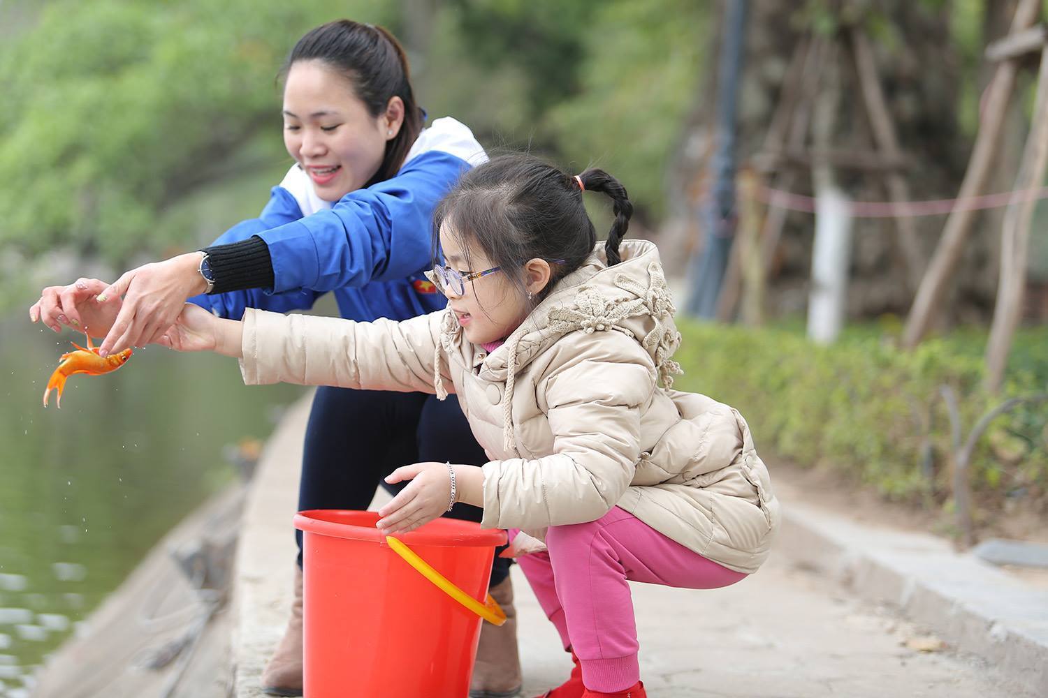 Khám phá ý nghĩa của việc thả cá chép trong ngày ông Công ông Táo hàng năm - Ảnh 2. Khám phá ý nghĩa của việc thả cá chép trong ngày ông Công ông Táo hàng năm - Ảnh 2.