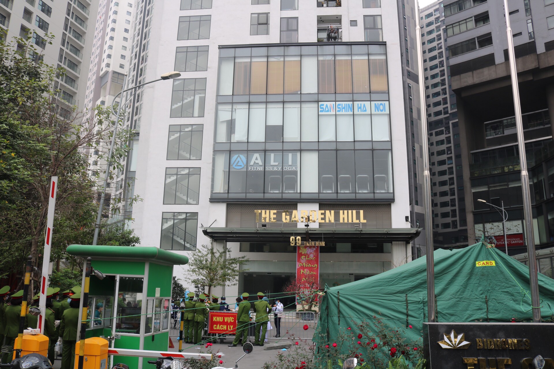 Một nửa cư dân trong toà nhà Garden Hill có ba ca mắc COVID-19 đã về quê ăn Tết  - Ảnh 1.