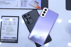 Khách hàng dùng thử miễn phí Galaxy S21 Series trước khi mua