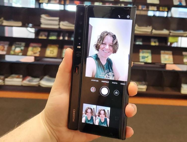 Chính thức ra mắt chiếc Huawei Mate Xs 5G có thể gập lại như một cuốn sách - Ảnh 4. Chính thức ra mắt chiếc Huawei Mate Xs 5G có thể gập lại như một cuốn sách - Ảnh 4.