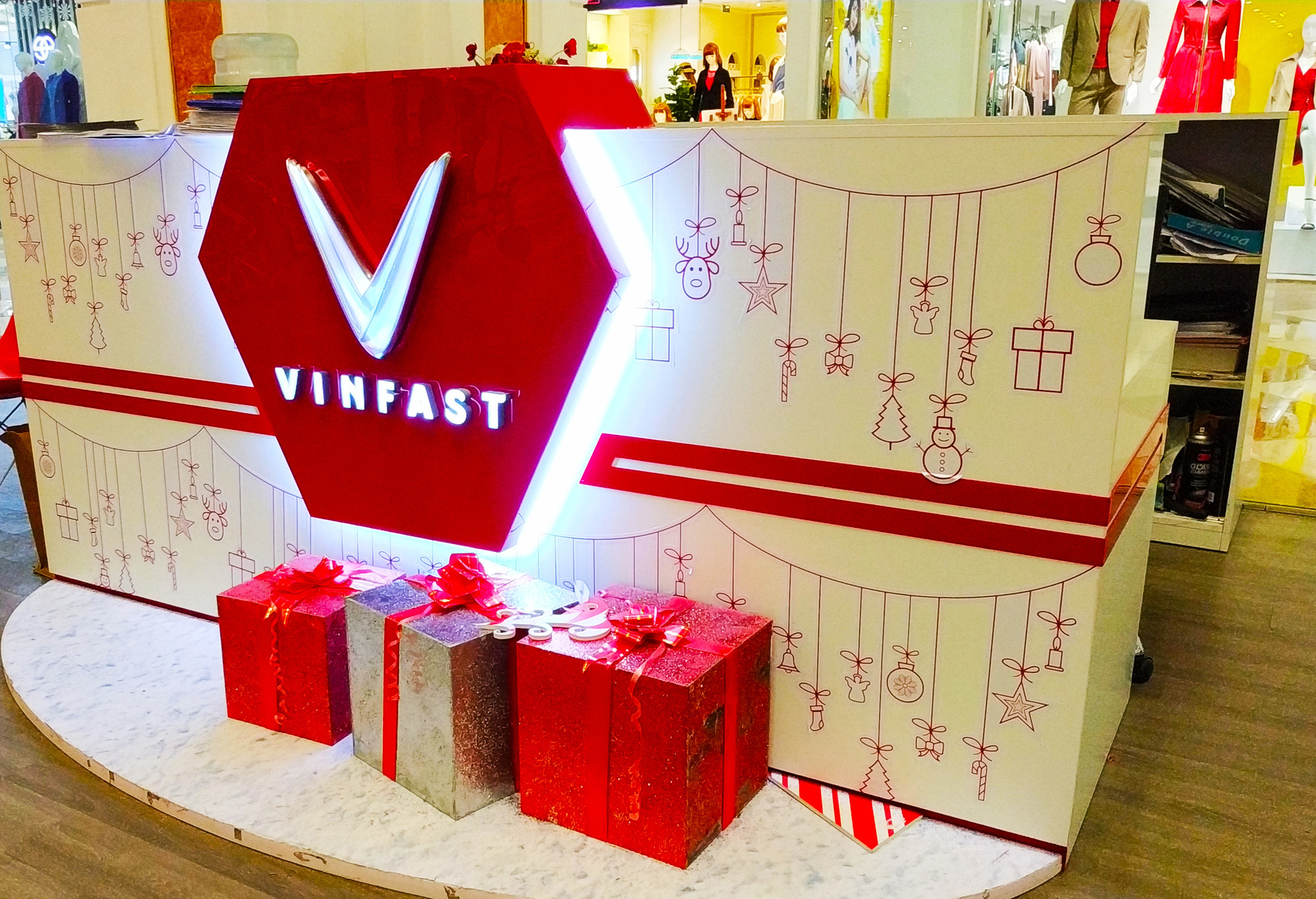 VinFast sắp nhận sở hữu gần 90 triệu cổ phần Vinhomes - Ảnh 1. VinFast sắp nhận sở hữu gần 90 triệu cổ phần Vinhomes - Ảnh 1.