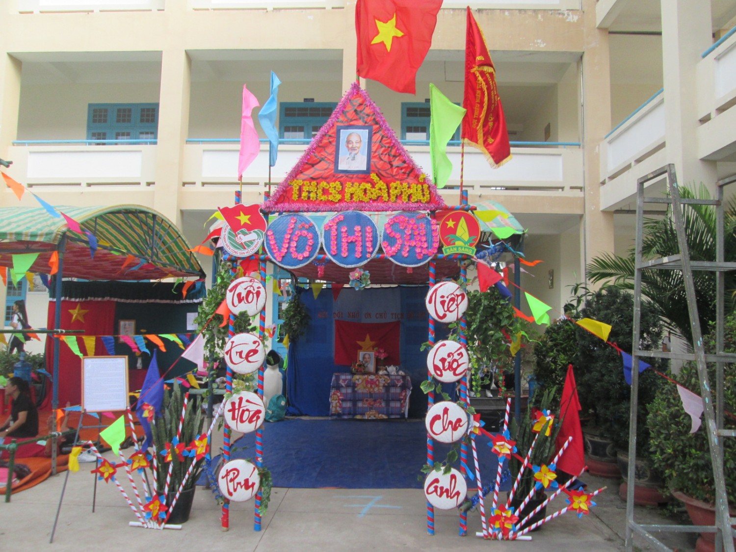 Tham khảo những mẫu cổng trại 26/3 đẹp và độc đáo nhất - Ảnh 1. Tham khảo những mẫu cổng trại 26/3 đẹp và độc đáo nhất - Ảnh 1.