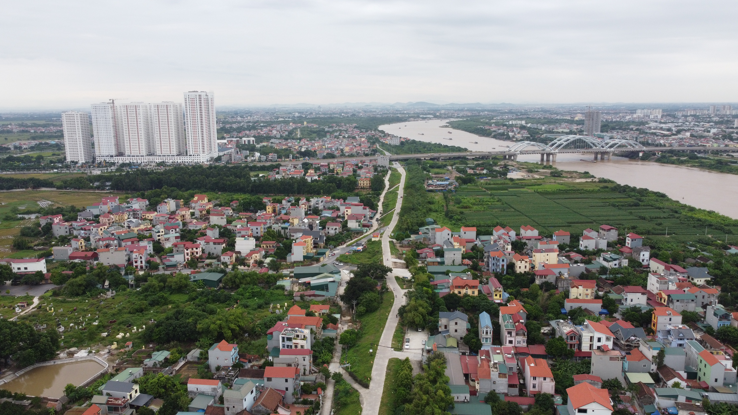 Giá đất Hoài Đức, Đông Anh, Gia Lâm cao ngất ngưởng trước thềm lên quận - Ảnh 1.