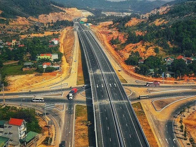 Cao tốc Bắc - Nam khan hiếm vật liệu, có nguy cơ chậm tiến độ - Ảnh 1. Cao tốc Bắc - Nam khan hiếm vật liệu, có nguy cơ chậm tiến độ - Ảnh 1.