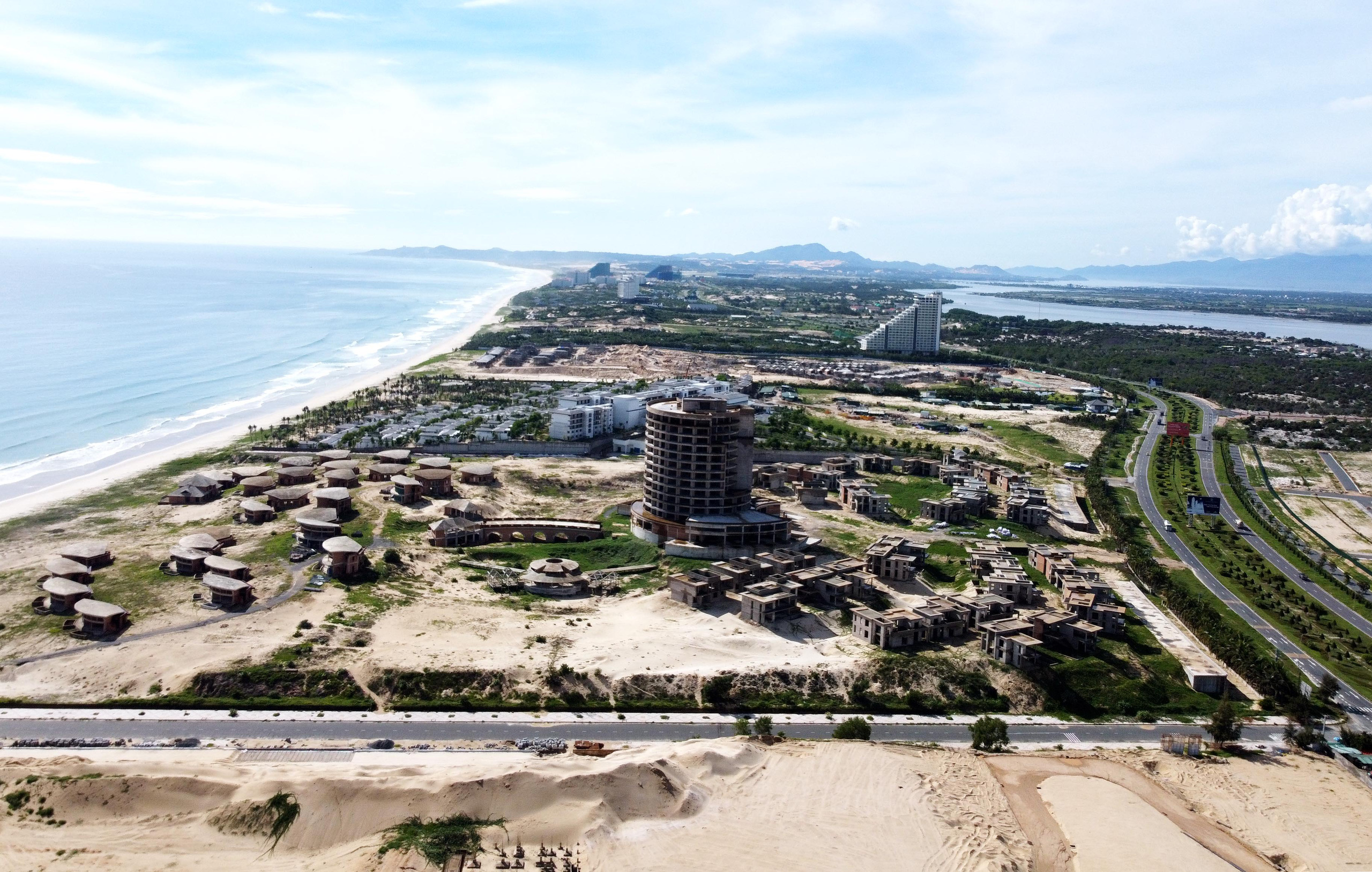 Khánh Hòa: Hàng loạt dự án vẫn còn đất ở không hình thành đơn vị ở với khoảng 30.000 condotel - Ảnh 2. Khánh Hòa: Hàng loạt dự án vẫn còn đất ở không hình thành đơn vị ở với khoảng 30.000 condotel - Ảnh 2.