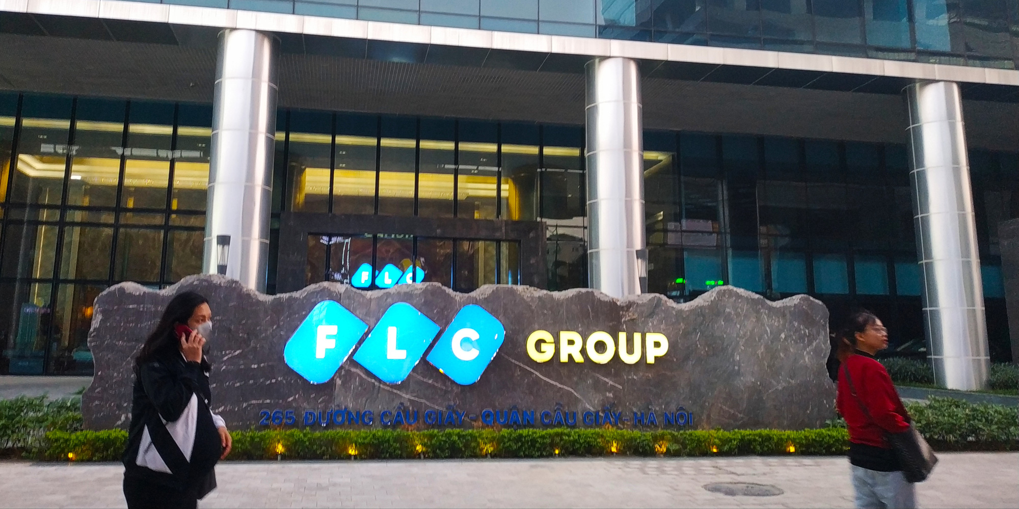 FLC liên tiếp kịch trần lên đỉnh 6 năm, tài sản của ông Trịnh Văn Quyết tăng hàng trăm tỷ - Ảnh 1. FLC liên tiếp kịch trần lên đỉnh 6 năm, tài sản của ông Trịnh Văn Quyết tăng hàng trăm tỷ - Ảnh 1.