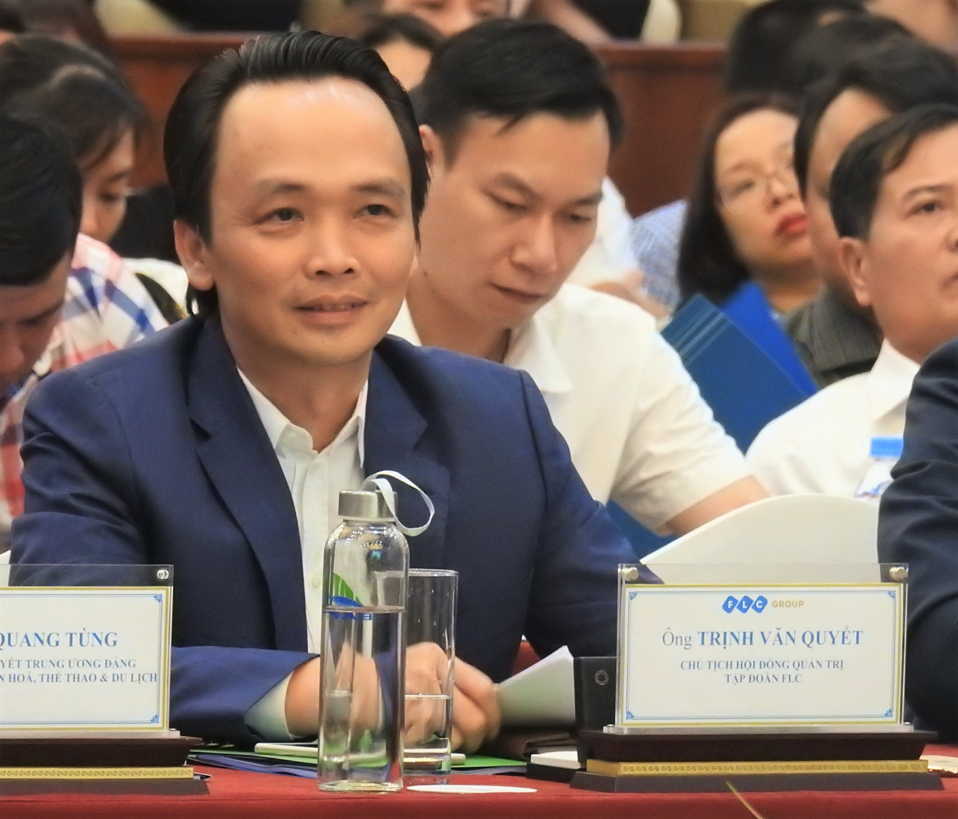 FLC liên tiếp kịch trần lên đỉnh 6 năm, tài sản của ông Trịnh Văn Quyết tăng hàng trăm tỷ - Ảnh 3. FLC liên tiếp kịch trần lên đỉnh 6 năm, tài sản của ông Trịnh Văn Quyết tăng hàng trăm tỷ - Ảnh 3.