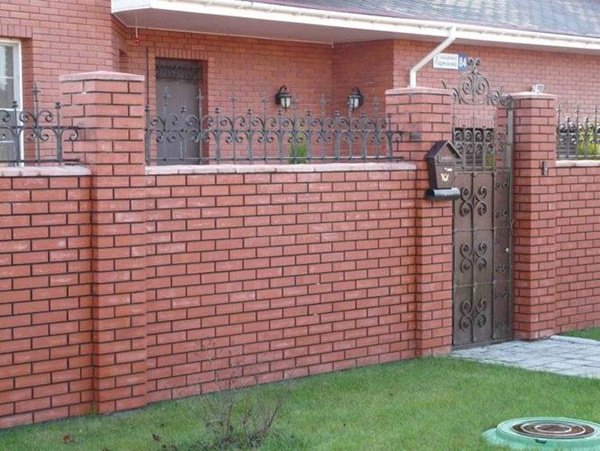 Gợi ý một số mẫu hàng rào đẹp và kiên cố cho nhà cấp 4 - Ảnh 2. Gợi ý một số mẫu hàng rào đẹp và kiên cố cho nhà cấp 4 - Ảnh 2.