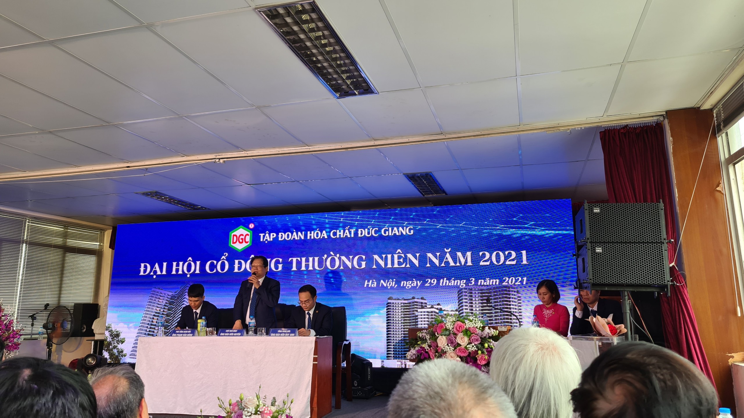 ĐHĐCĐ Hóa chất Đức Giang: Thông qua kế hoạch kinh doanh kỷ lục, lãi quý I đạt 270 tỷ đồng - Ảnh 1. ĐHĐCĐ Hóa chất Đức Giang: Thông qua kế hoạch kinh doanh kỷ lục, lãi quý I đạt 270 tỷ đồng - Ảnh 1.