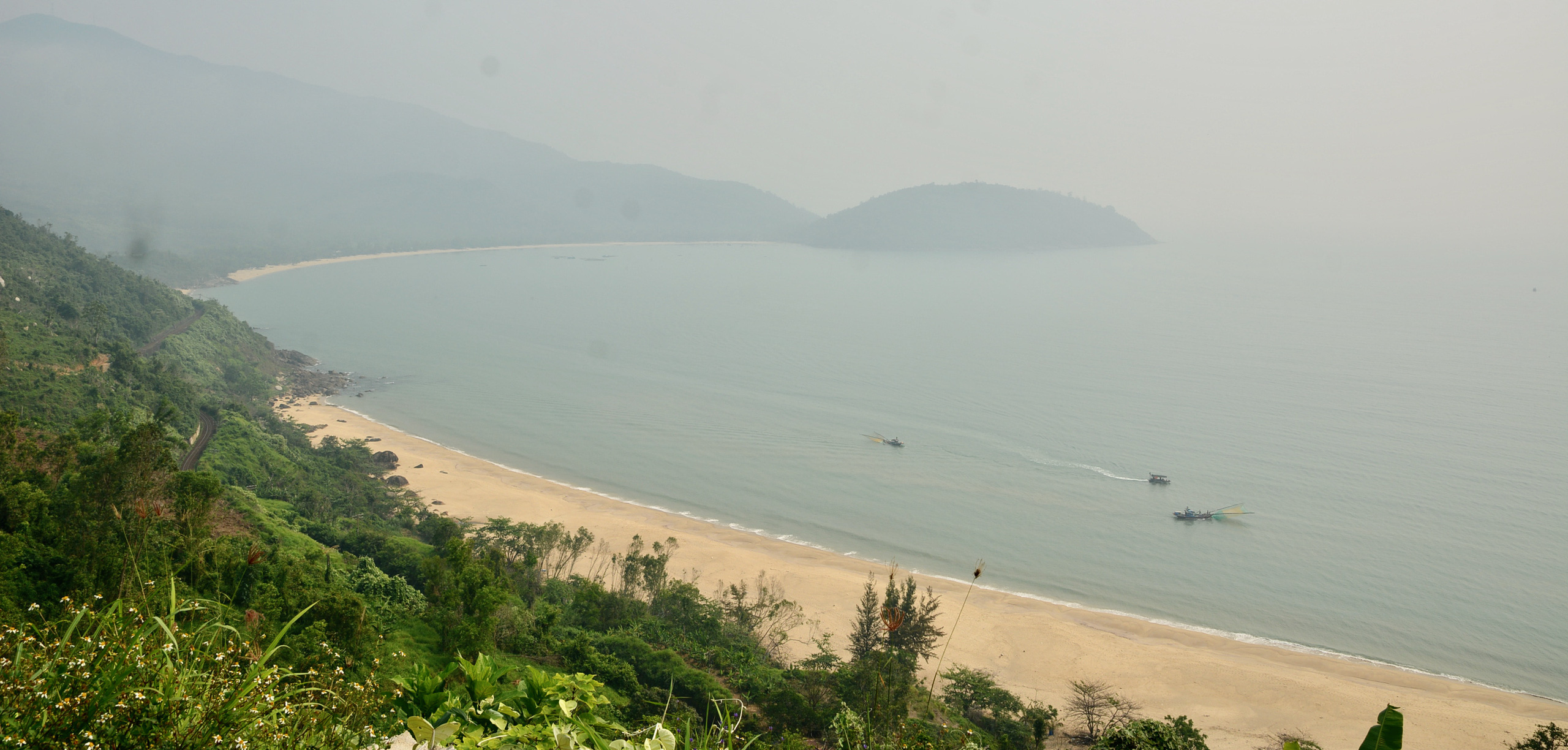Toàn cảnh khu vực khoảng 1.000 ha ở phường Hòa Hiệp Bắc, quận Liên Chiểu, TP Đà Nẵng triển khai dự án Làng Vân vốn đầu tư lớn nhất TP Đà Nẵng. Toàn cảnh khu vực khoảng 1.000 ha ở phường Hòa Hiệp Bắc, quận Liên Chiểu, TP Đà Nẵng triển khai dự án Làng Vân vốn đầu tư lớn nhất TP Đà Nẵng.