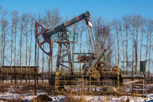 Giá xăng dầu hôm nay 31/3: Giá dầu giảm trước cuộc họp của OPEC +