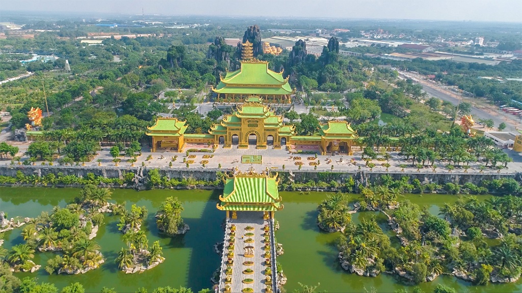 Cơ nghiệp bạc tỷ nhưng thua lỗ triền miên của vợ chồng ông Dũng lò vôi - Ảnh 2. Cơ nghiệp bạc tỷ nhưng thua lỗ triền miên của vợ chồng ông Dũng lò vôi - Ảnh 2.