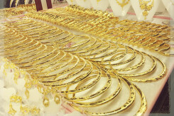So sánh giá vàng hôm nay 12/4: Giá vàng SJC tiếp tục giảm trong phiên đầu tuần mới