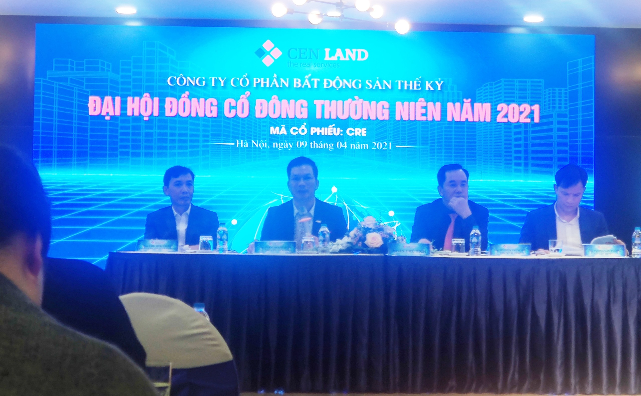 Biên lợi nhuận lao dốc dù bán cả tỷ USD tiền hàng cho Vinhomes và Novaland, đâu mới là đích đến của CenLand? - Ảnh 1. Biên lợi nhuận lao dốc dù bán cả tỷ USD tiền hàng cho Vinhomes và Novaland, đâu mới là đích đến của CenLand? - Ảnh 1.
