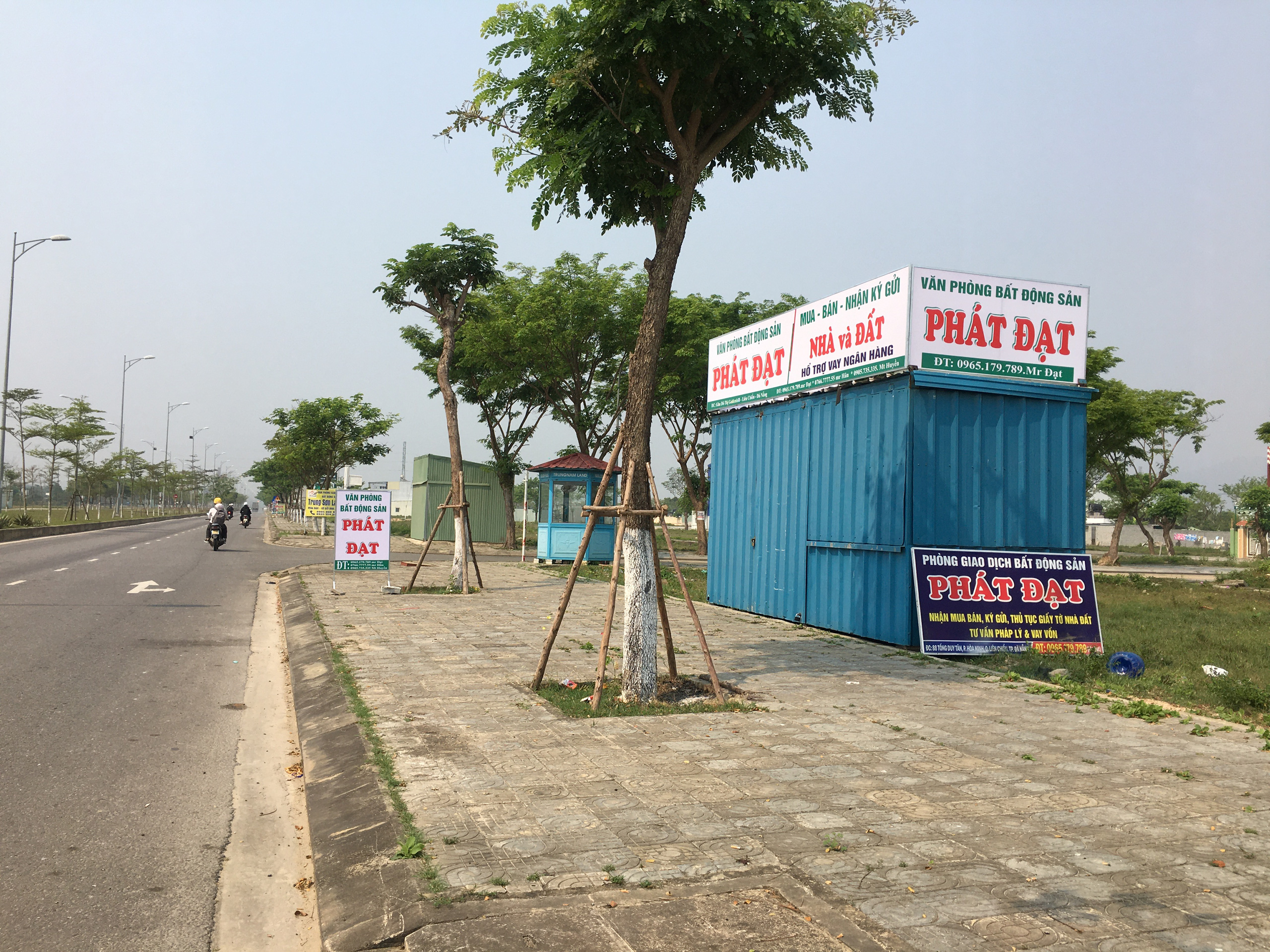 Môi giới Đà Nẵng dựng hàng loạt ki ốt không phép để kinh doanh khi cơn sốt đất diễn ra khắp nơi - Ảnh 4.