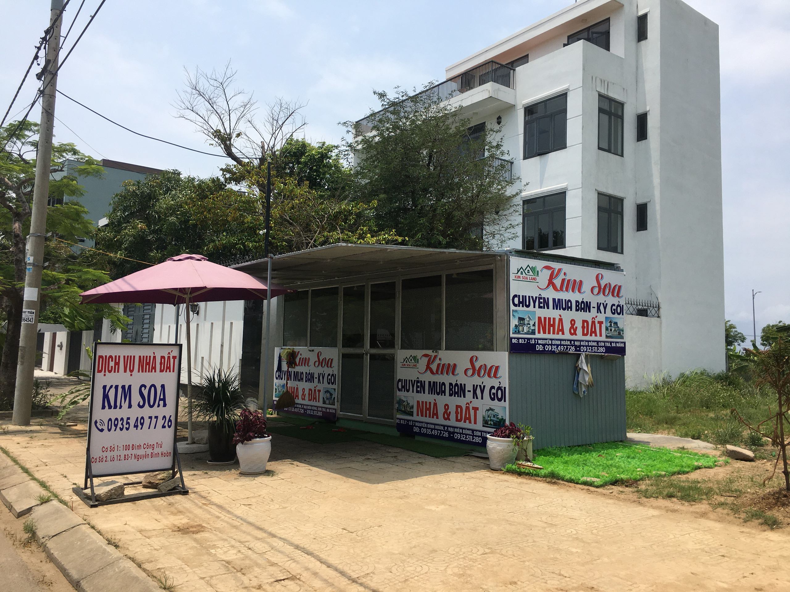 Môi giới Đà Nẵng dựng hàng loạt ki ốt không phép để kinh doanh khi cơn sốt đất diễn ra khắp nơi - Ảnh 7.