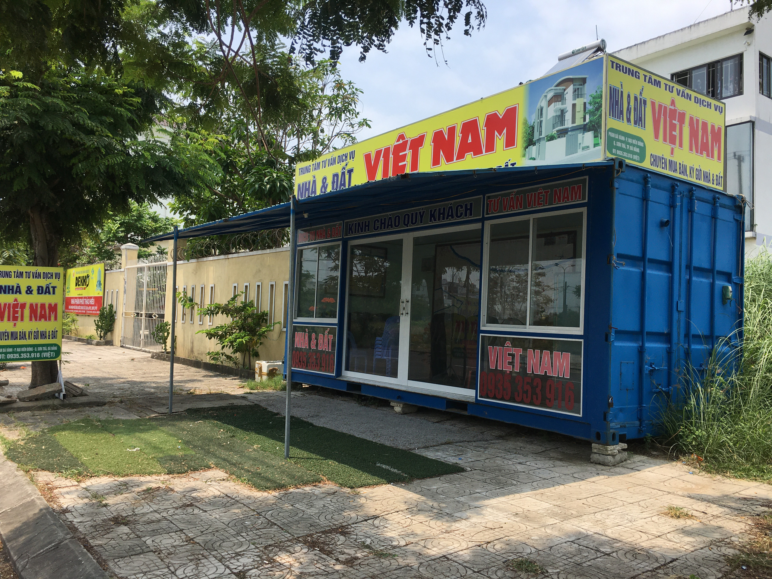 Môi giới Đà Nẵng dựng hàng loạt ki ốt không phép để kinh doanh khi cơn sốt đất diễn ra khắp nơi - Ảnh 6.