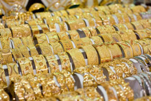 So sánh giá vàng hôm nay 13/4: Vàng miếng SJC quay đầu tăng gần 200.000 đồng/lượng