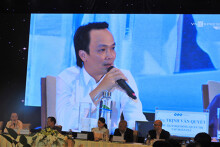 Ông Trịnh Văn Quyết dự định mua vào, cổ phiếu họ FLC kịch trần hàng loạt